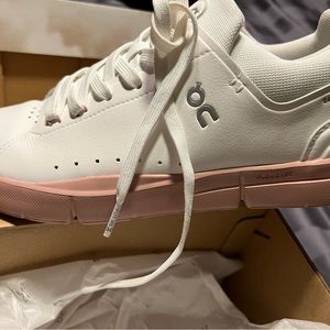 On cloud tennis shoes